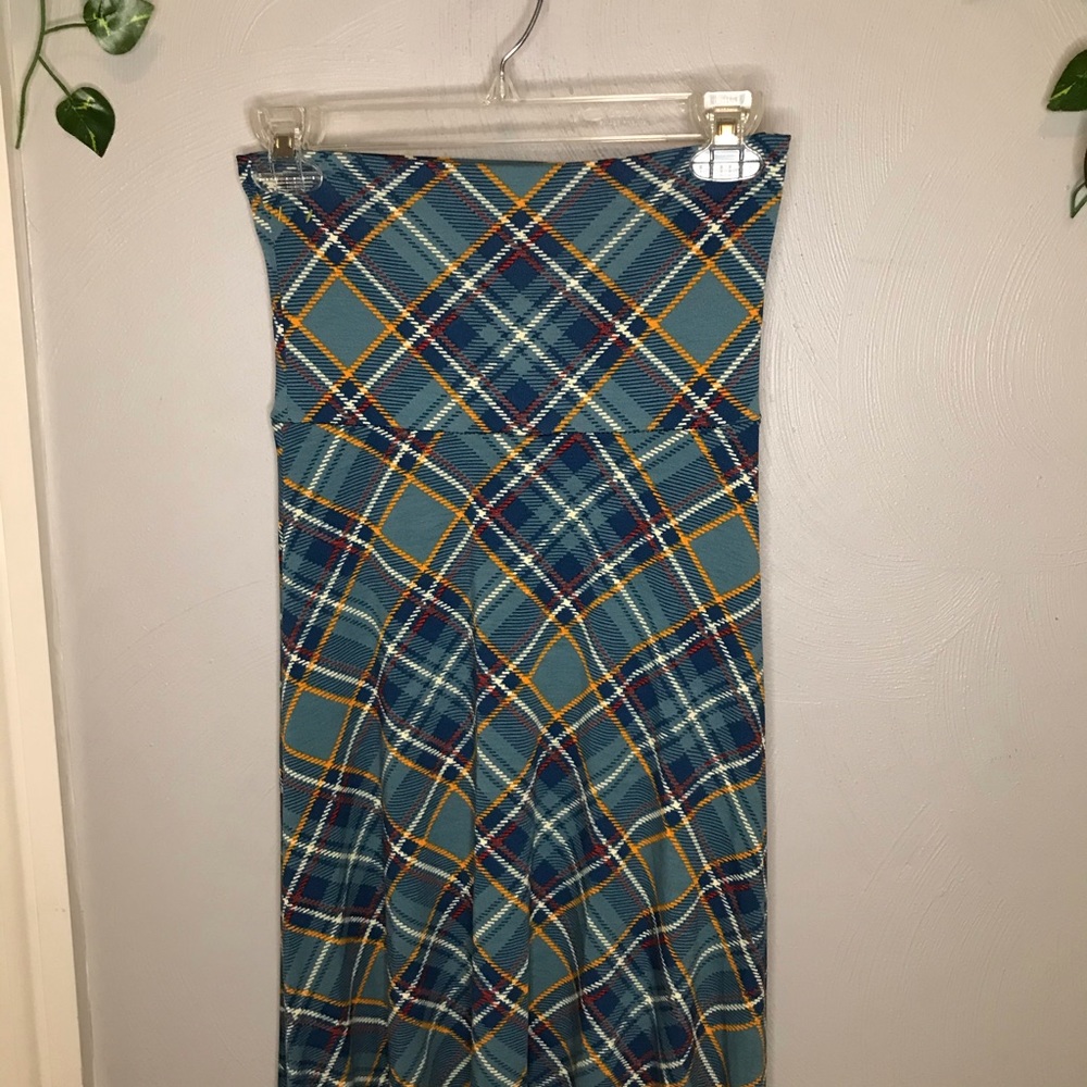 Very long skirt with blue, yellow and white plad
